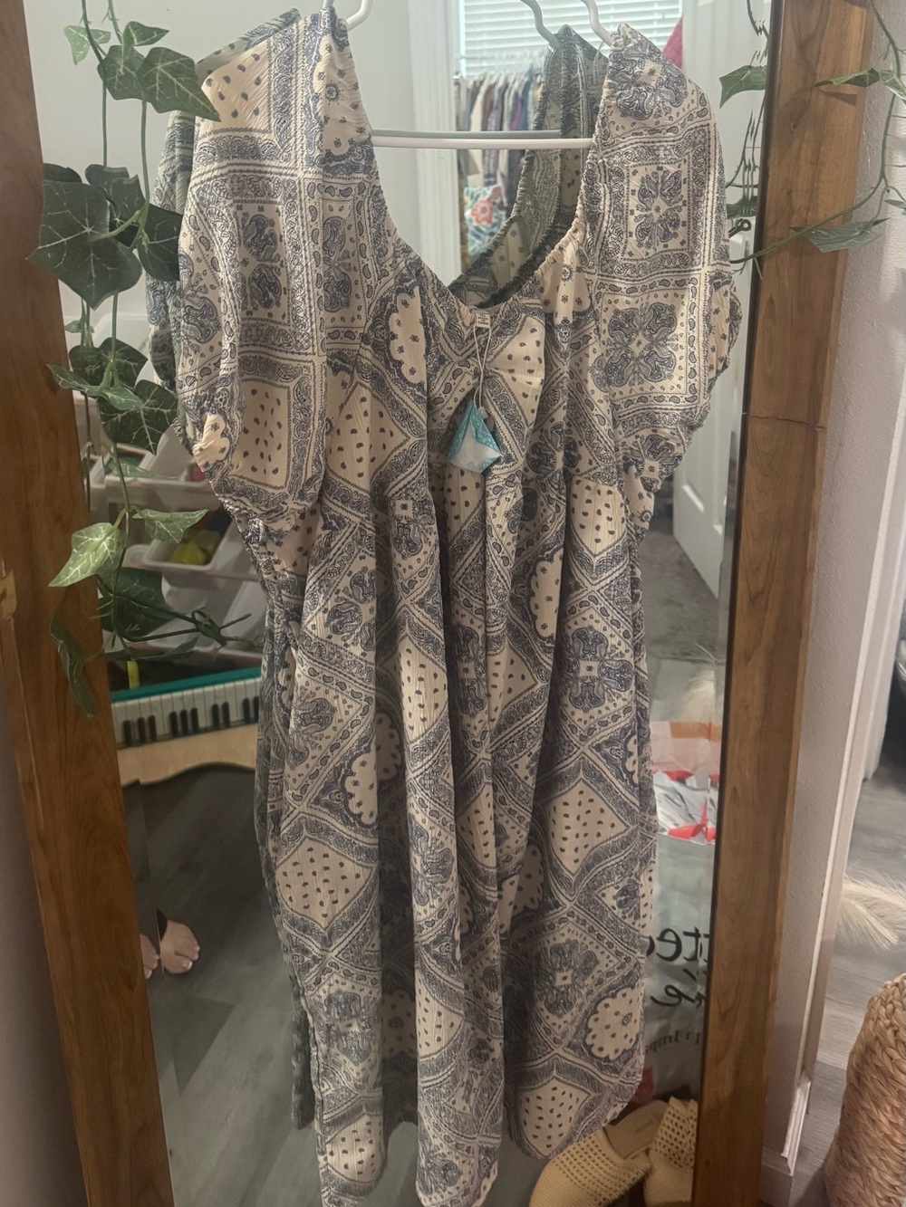BNWT Boutique Hayden Los Angeles Paisley Print Puff Sleeve Dress - Picture 3 of 6